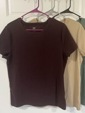 5/$40 Gap ribbed tshirt